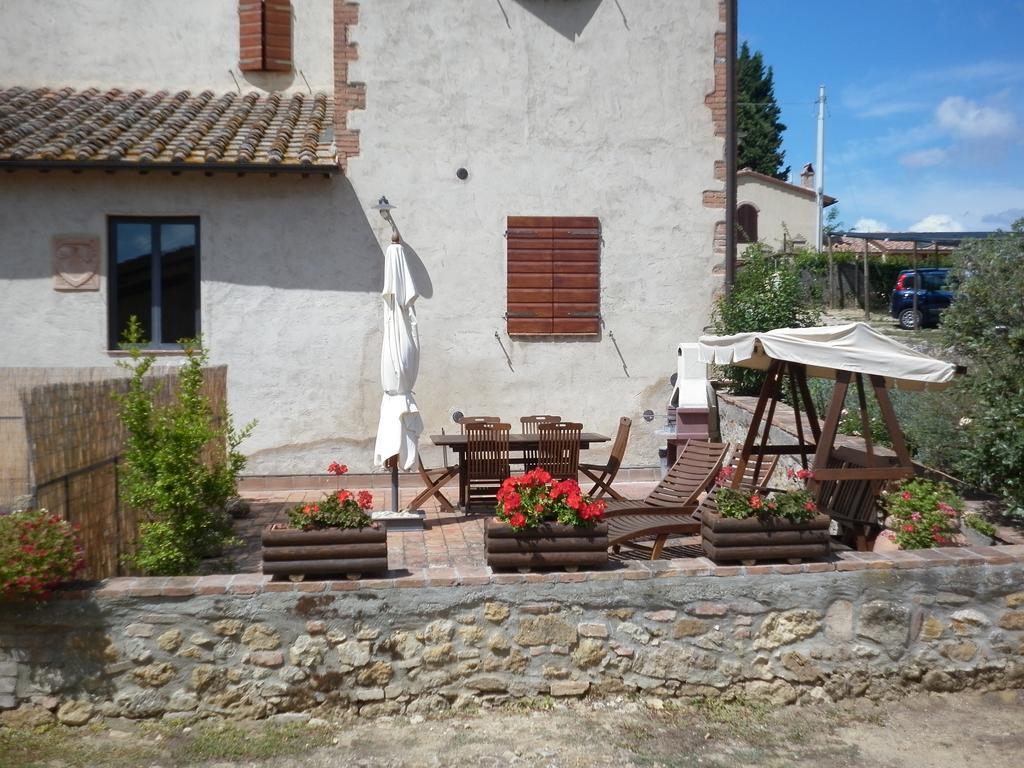 Podere Le Grotte San Gimignano Esterno foto