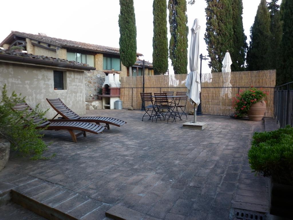 Podere Le Grotte San Gimignano Esterno foto